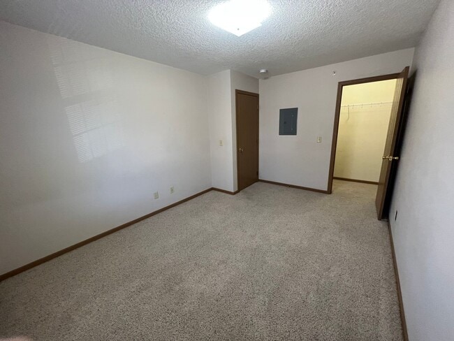 Building Photo - Close to KSU 2 Bed 2 Bath Apartment!