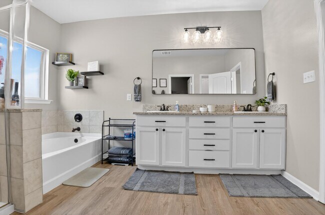 Building Photo - 7905 Camellia Bud Ct