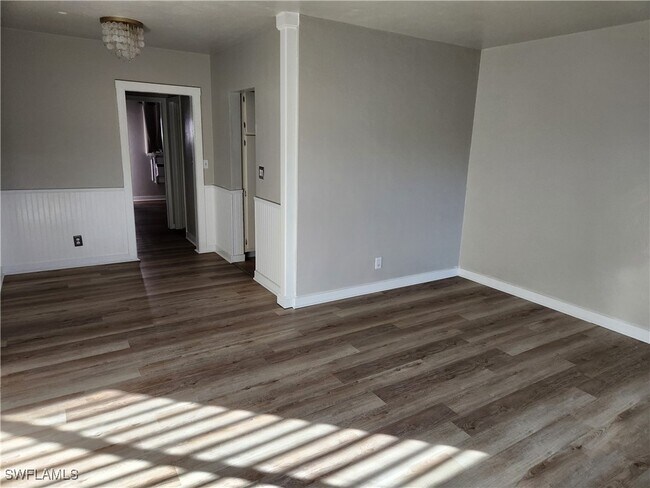 Building Photo - 421 12th Ave S