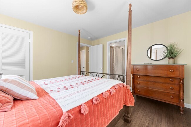 Building Photo - 3 Bedroom Furnished in Oldham County