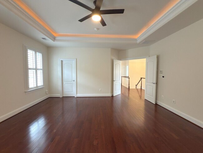 Building Photo - Spacious 4 Bed 5.5 Bath Home in Annandale,...