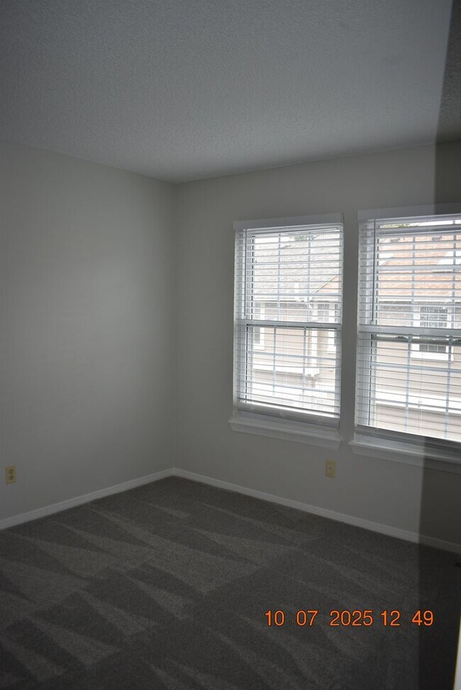 Building Photo - Updated 3 Bed Littleton Townhome