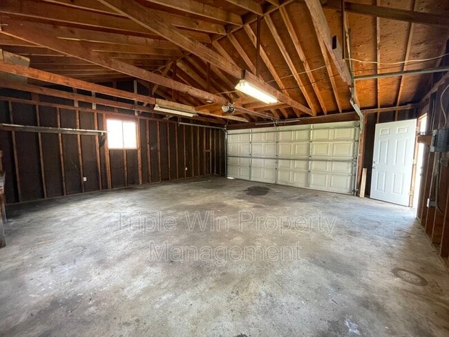 Building Photo - 915 Mullanphy Ln