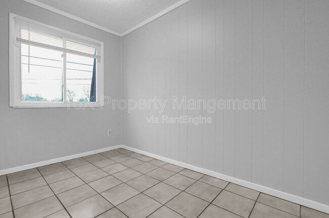 Building Photo - 2872 Howey Rd