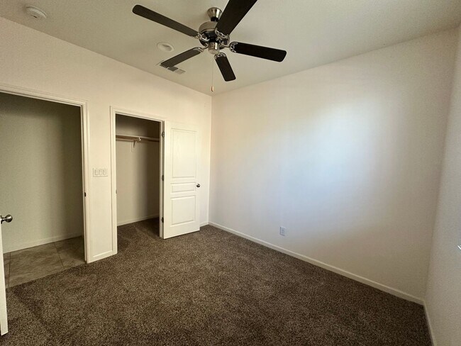 Building Photo - 4306 W Lark Ave