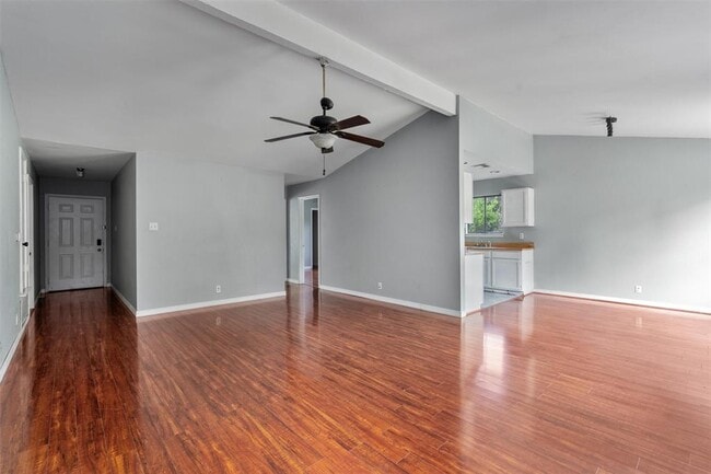 Building Photo - 1806 Krizan Ave