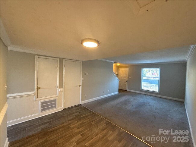 Building Photo - 7906 Oak Meadow Ct