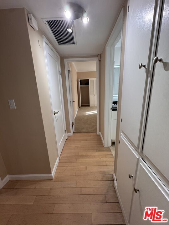 Building Photo - 8550 Holloway Dr