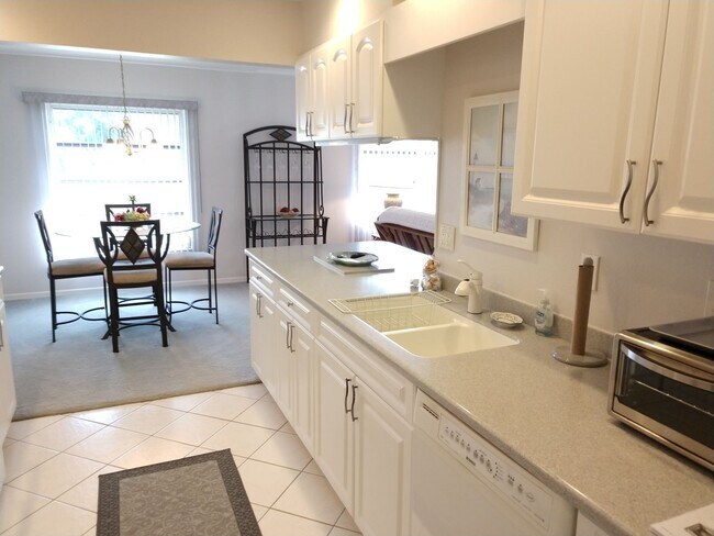 Building Photo - Seasonal Short-Term Single-Family Home located in Meadow Run at Jacaranda!