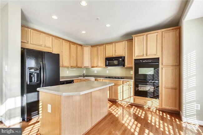 Building Photo - 12923 Benton Park Cir