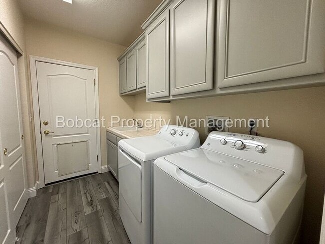 Building Photo - 2963 Hot Springs Dr
