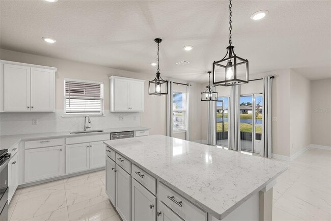 Building Photo - 9256 Royal River Cir