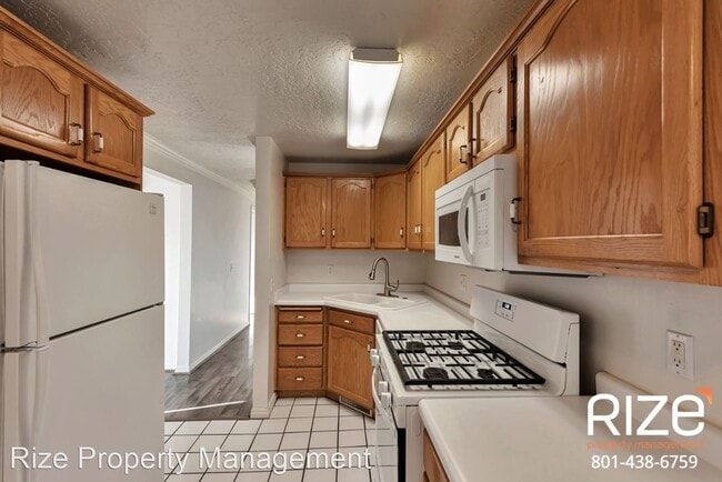 Building Photo - 2 br, 1 bath House - 3758 S Maple View Dri...