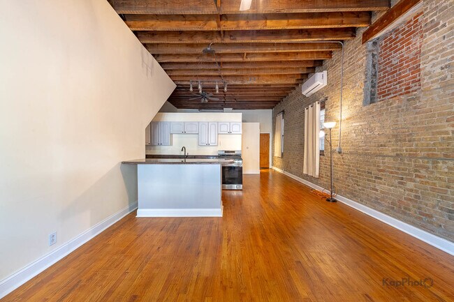 Building Photo - 2955 N Spaulding Ave