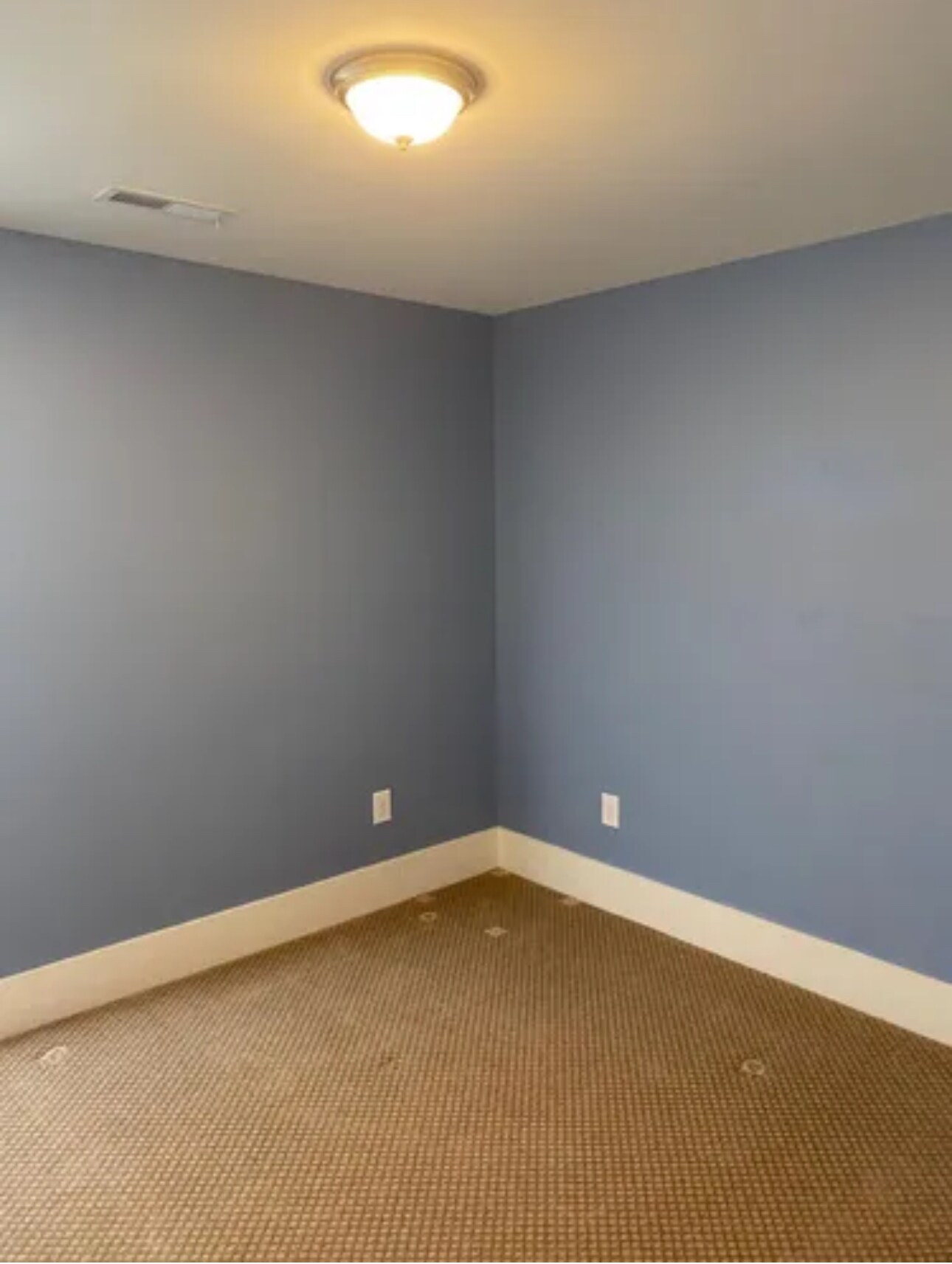 Upstairs bedroom - 22 Twin Oaks Dr