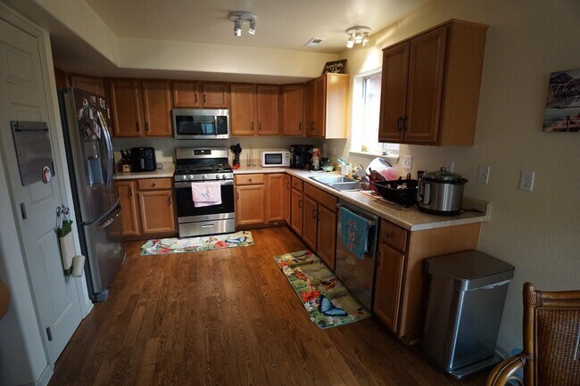 Building Photo - Lovely Townhome in Bailey!