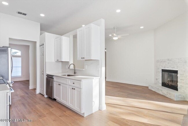 Building Photo - 12184 Mantle Dr