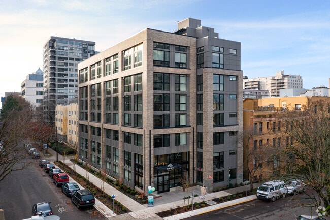 Primary Photo - Summit Flats Contemporary Studios & Lofts