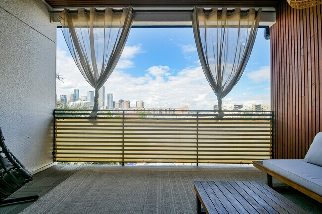 Building Photo - 2412 Canal St