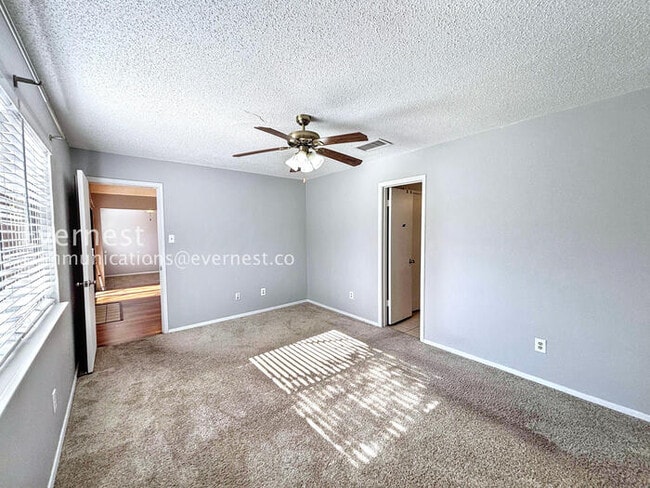 Building Photo - 915 Pyegrave Pl