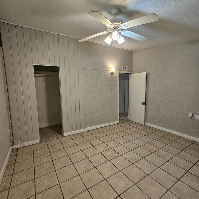 Building Photo - 1516 Majestic Ave