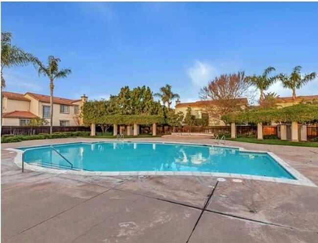 Building Photo - Remodeled 4-Bedroom 3-Bathroom House in Sa...