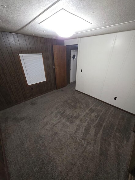 Building Photo - 4736 Ellsworth Ln