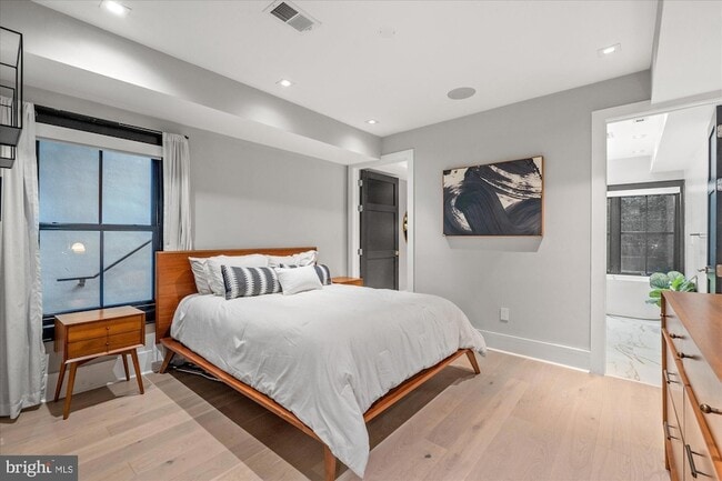 Building Photo - 1429 W Street NW Unit 1
