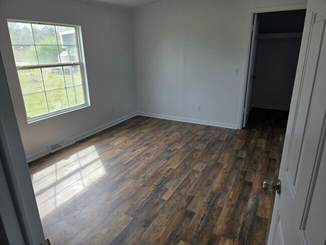 Building Photo - 1527 Haymount Rd