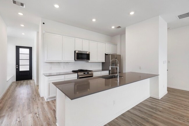 Building Photo - 21118 Rio San Jose Ct