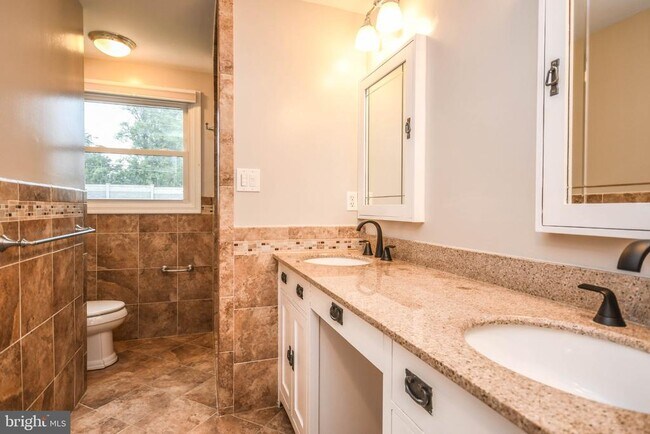 Building Photo - 9627 Locust Hill Dr