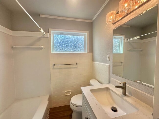 Building Photo - 3 Bed 2 Bath NEW MANAGEMENT IN AUSTIN TX!!!