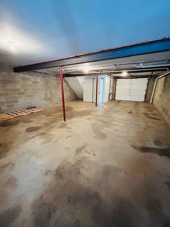 Building Photo - Beautiful 2BR Townhome Near Indian Park – Garage + Storage