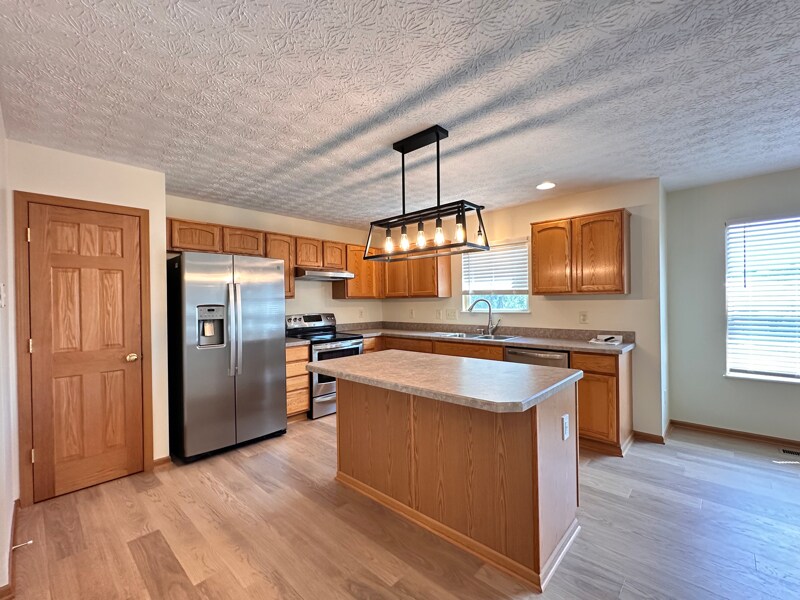 Building Photo - 1553 Grove Hill Dr