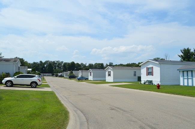 Building Photo - Forest Creek