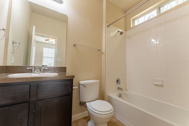 Building Photo - Stunning 3 bedroom/3 bathroom House in Austin!!!