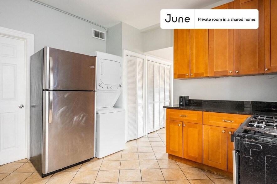 Building Photo - Room in Shared 3 bed/2 bath home