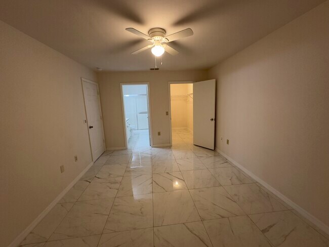 Building Photo - 4209 SW Santa Barbara Pl