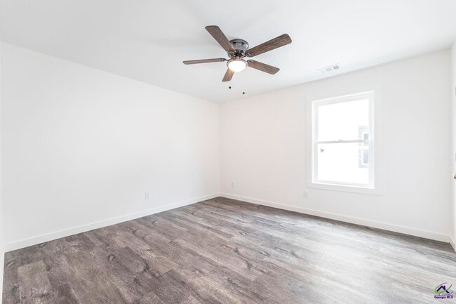 Building Photo - 100 Leisure Pointe Rd