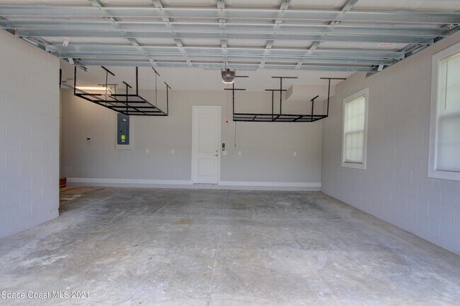 Building Photo - 6903 Vista Hermosa Dr