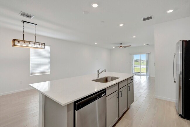 Building Photo - Luxurious Living: Spacious 5-Bedroom Home with Scenic Views in Port Saint Lucie!