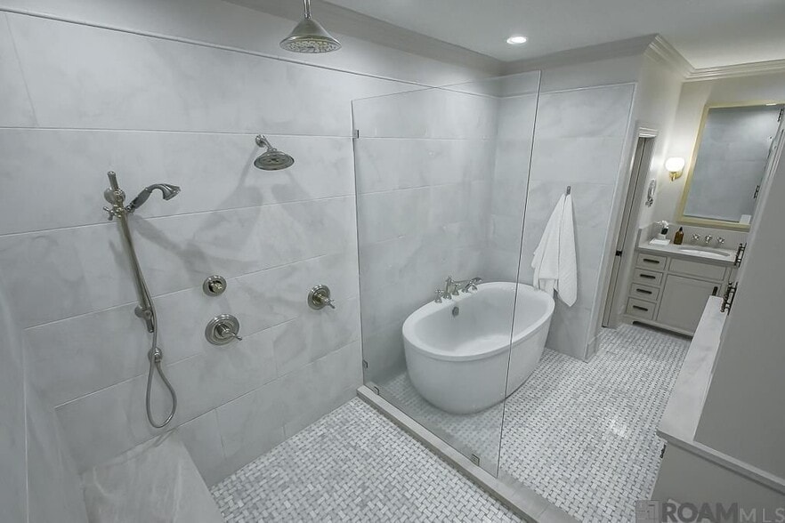 Building Photo - 2221 Olive St