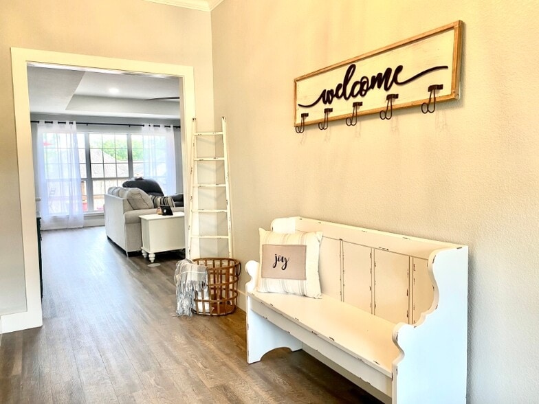 Building Photo - 110 Honeysuckle Ct