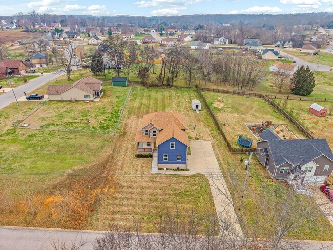 Building Photo - Pet Friendly Four Bedroom!