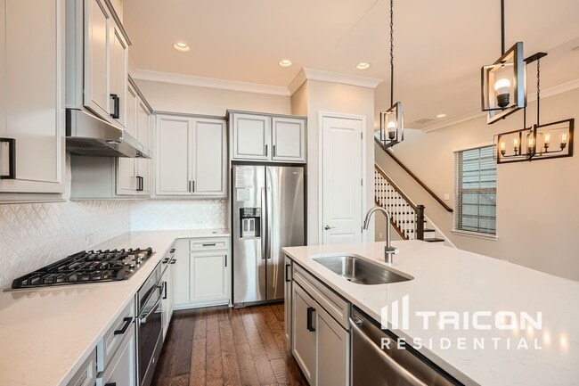 Building Photo - 1068 Moorewood Ln S E