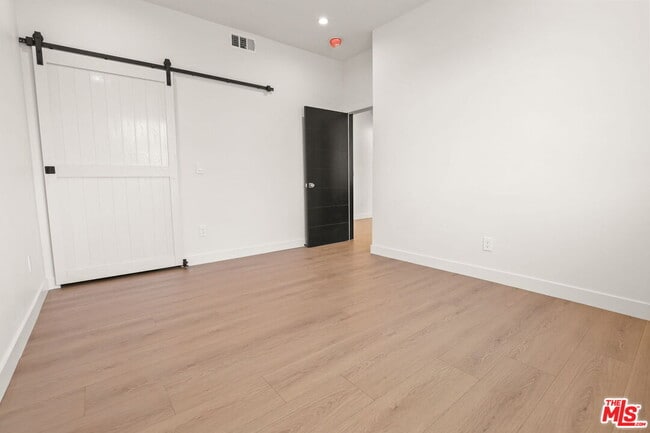 Building Photo - 2133 S Longwood Ave