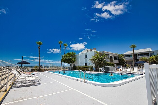 Building Photo - Seasonal Short-term 2 Bedroom 2 Bathroom Condo located on Venice Island with beach access!