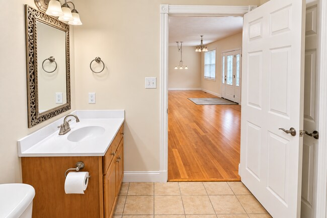Building Photo - 5914 S Glenview Dr