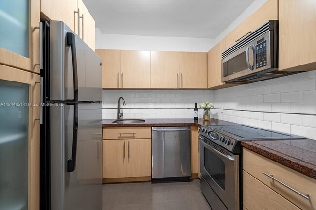 Building Photo - 7441 Wayne Ave