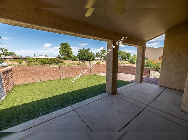 Building Photo - 606 W Woodfield Ct
